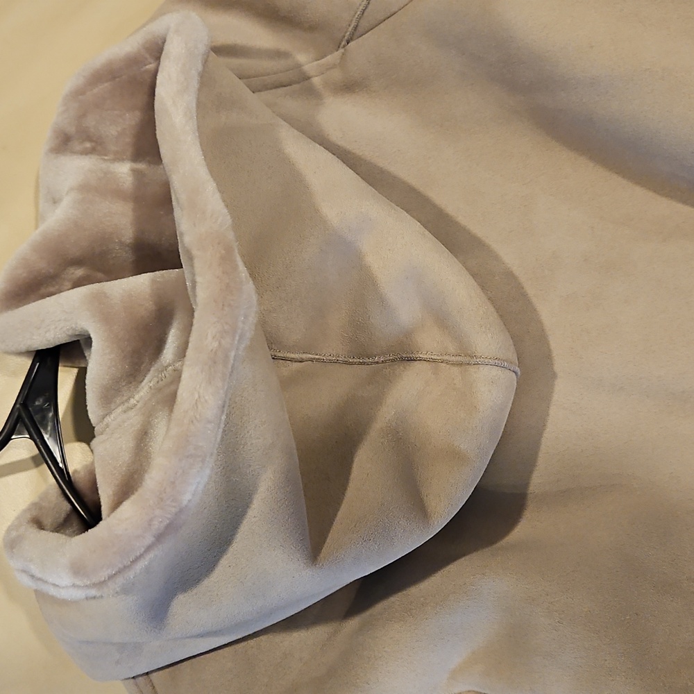 Uniqlo Cream Teddy Jacket for Women - Picture 6 of 7